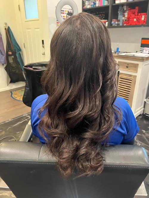 Invisible Tape-In Hair Extensions in Aurora, Colorado These 18-inch invisible tape-in hair extension(..)